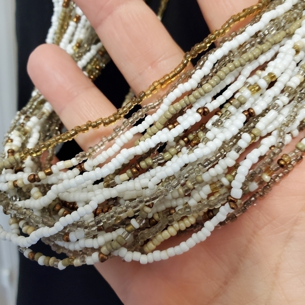 Beaded necklace - Picture 4 of 4